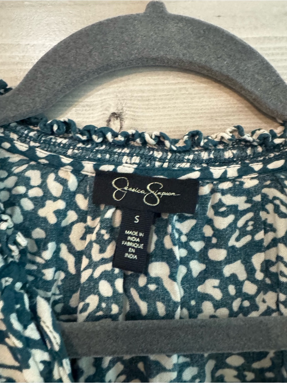 Jessica Simpson Teal and White Printed V-Neck Flutter Sleeve Blouse - Picture 3 of 3
